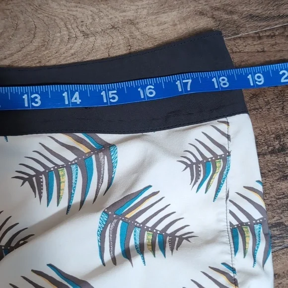 Patagonia Stretch Planing Boardshorts Size 35 In Fishbone Patterned Off-white - Picture 7 of 9